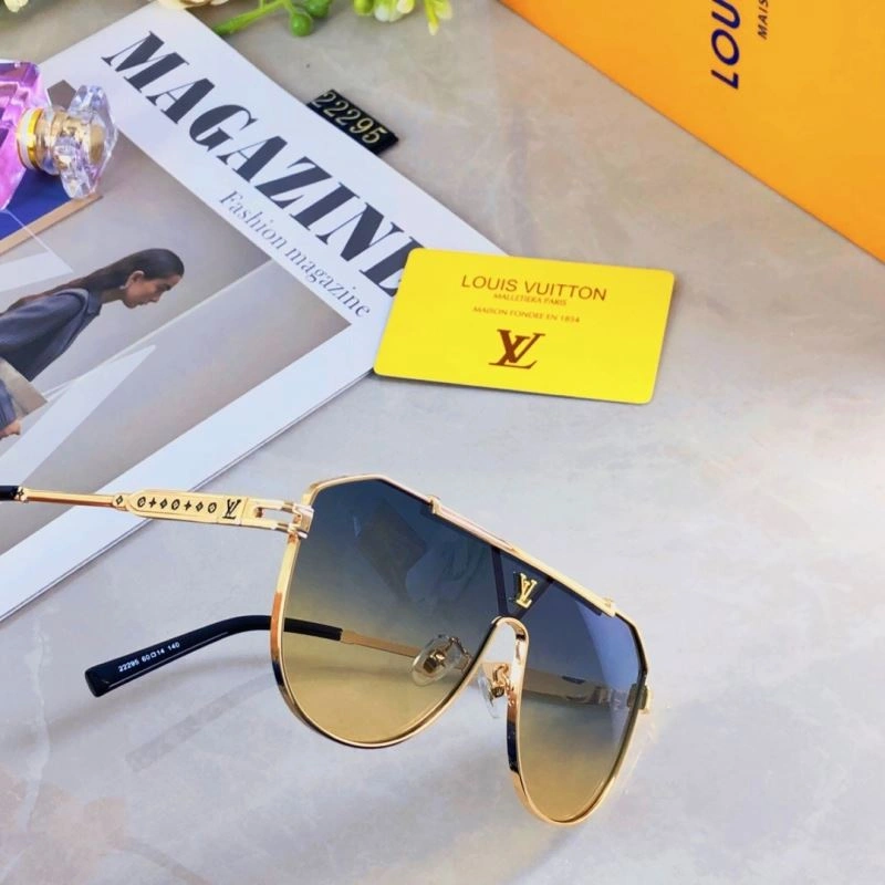 Compact Louis Vuitton Sunglasses 280618