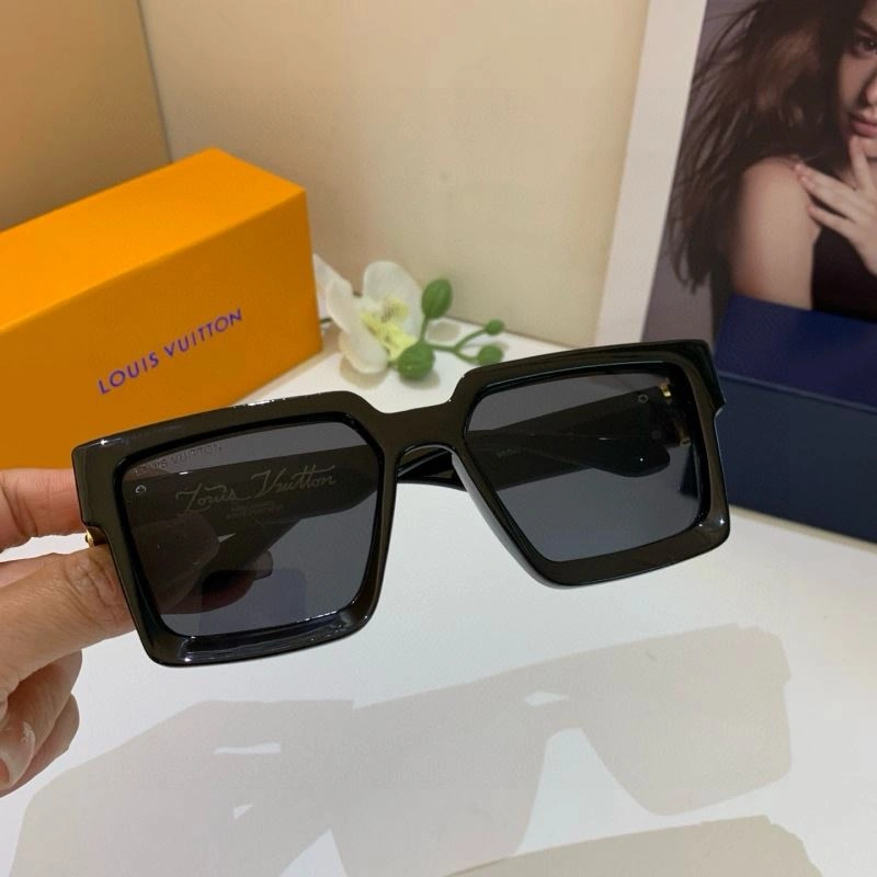 Louis Vuitton Sunglasses WeatherProof 280619