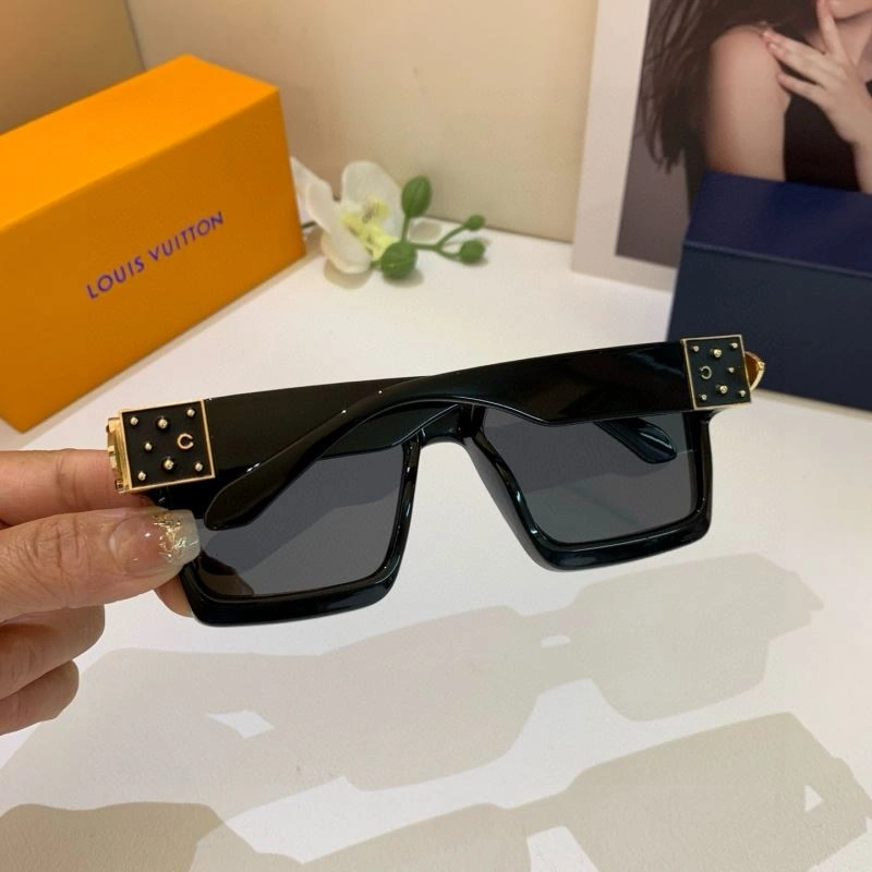 Louis Vuitton Sunglasses WeatherProof 280619