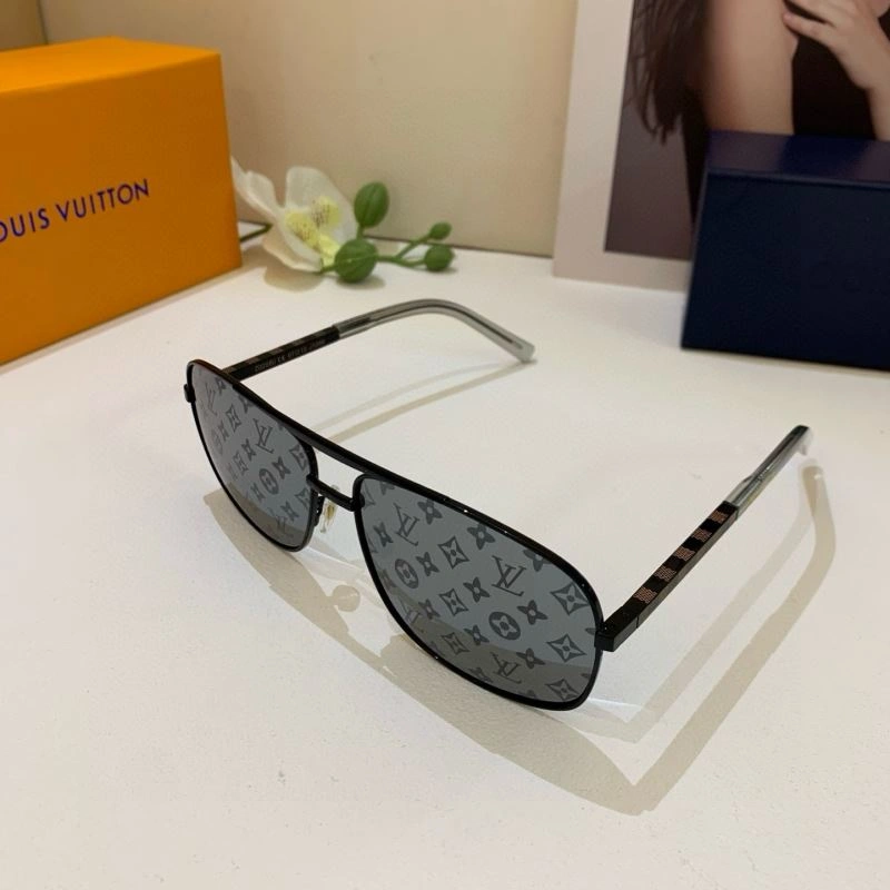 Compact Louis Vuitton Sunglasses 280614