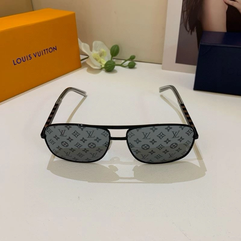 Compact Louis Vuitton Sunglasses 280614