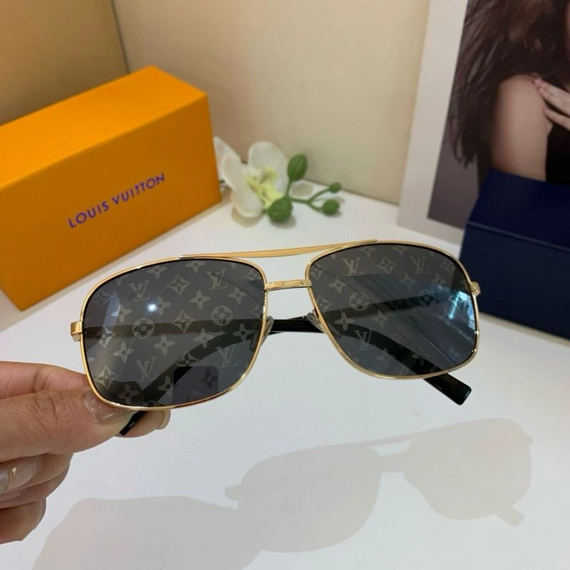 Unisex Louis Vuitton Sunglasses 280609