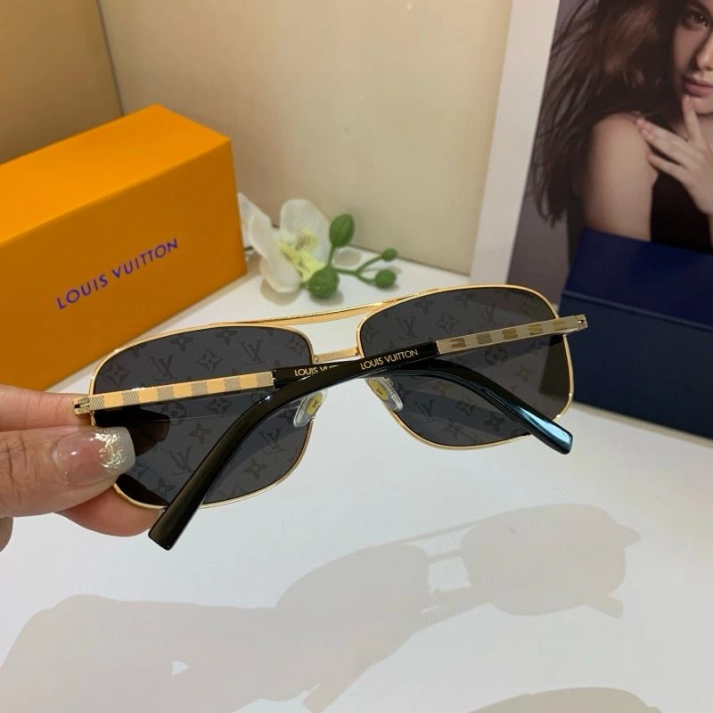 Unisex Louis Vuitton Sunglasses 280609