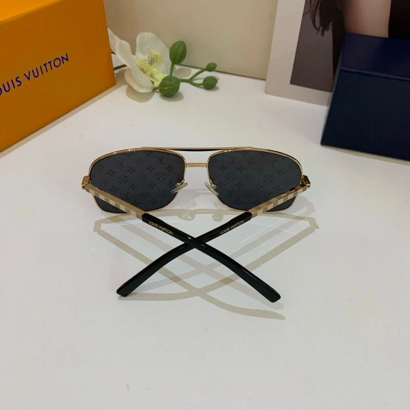 Unisex Louis Vuitton Sunglasses 280609