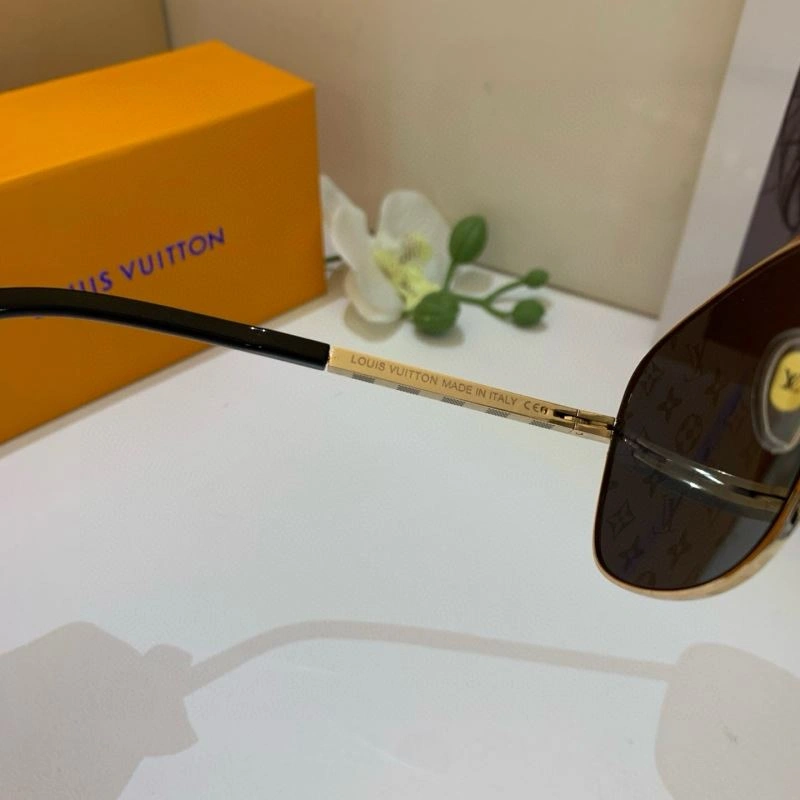 Unisex Louis Vuitton Sunglasses 280609