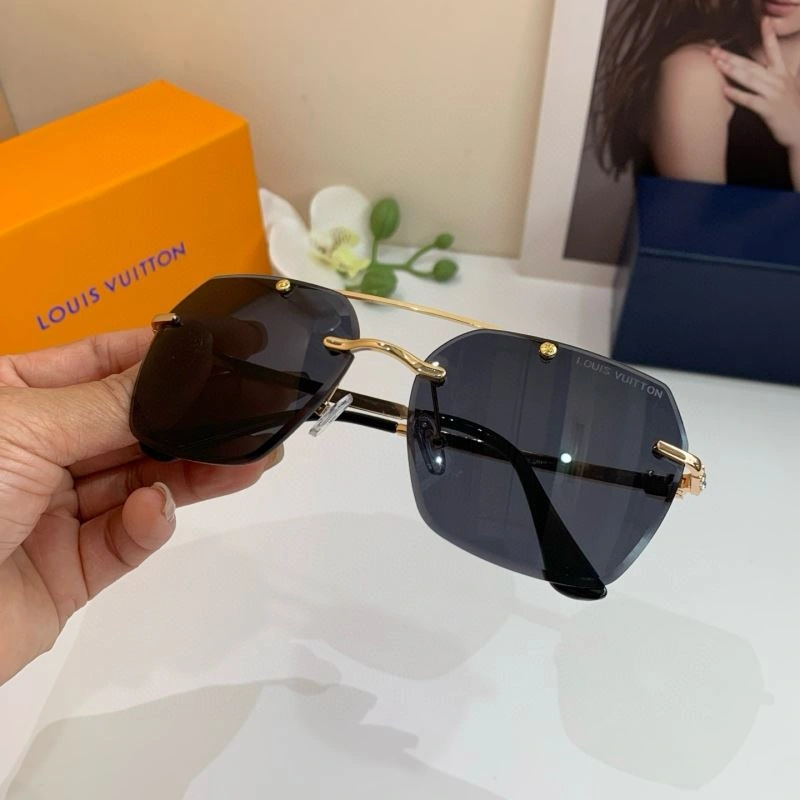 Louis Vuitton Sunglasses Elegant 280615