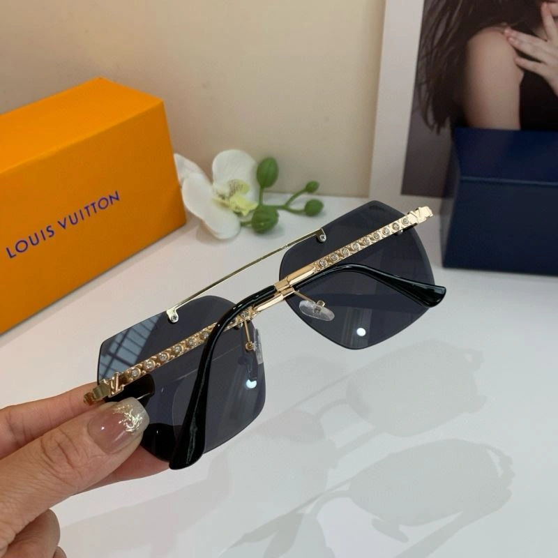 Louis Vuitton Sunglasses Elegant 280615