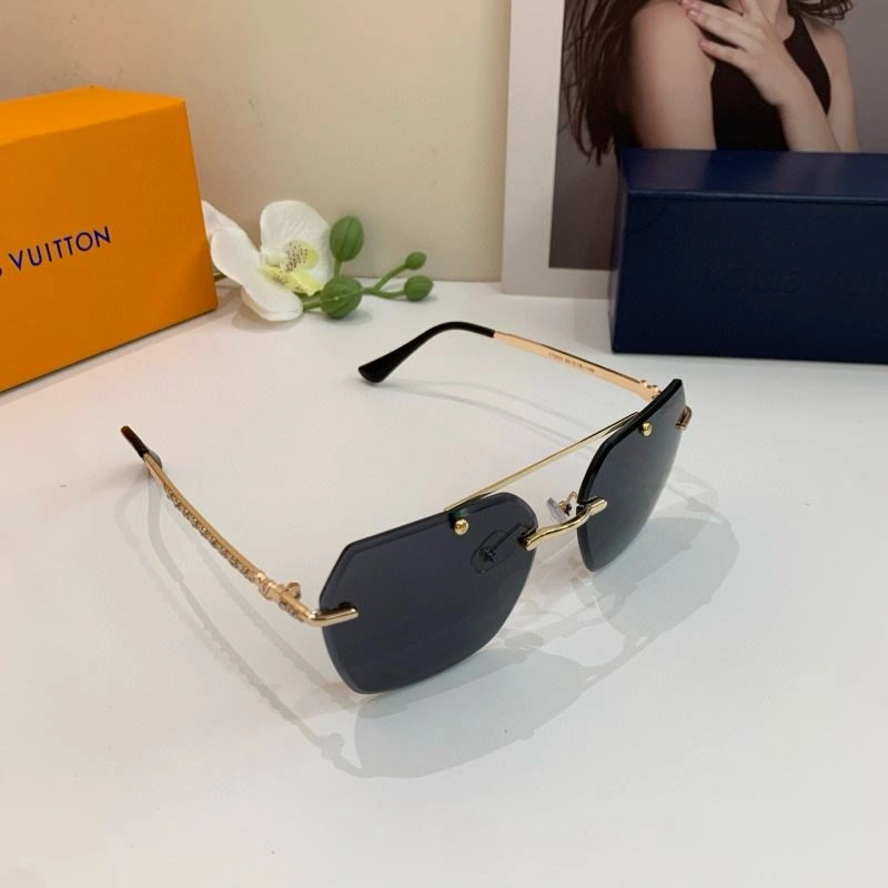 Louis Vuitton Sunglasses Elegant 280615
