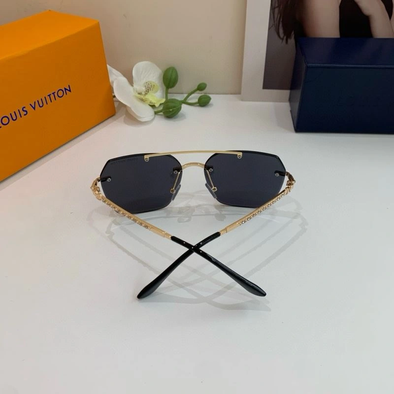 Louis Vuitton Sunglasses Elegant 280615