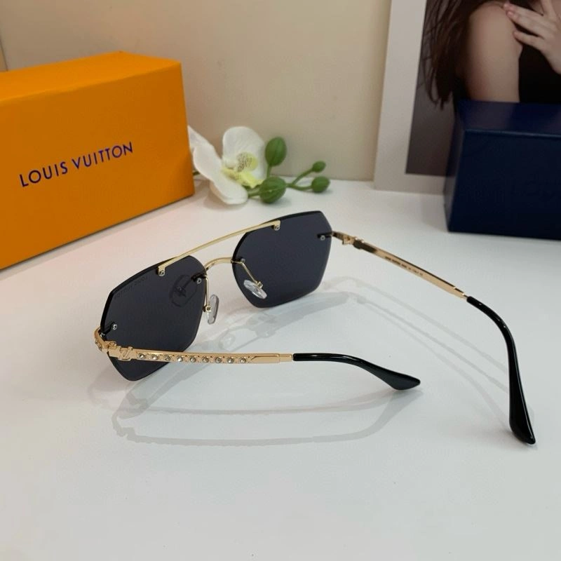 Louis Vuitton Sunglasses Elegant 280615