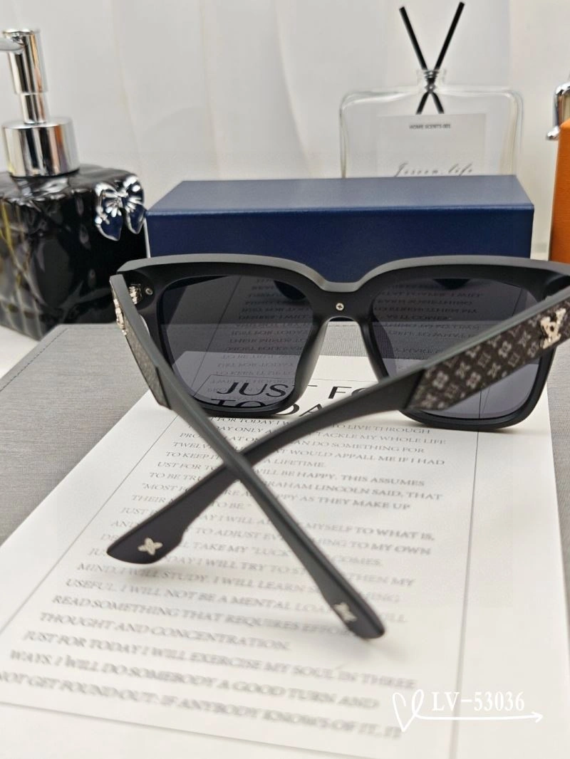 Sporty Louis Vuitton Sunglasses 280586