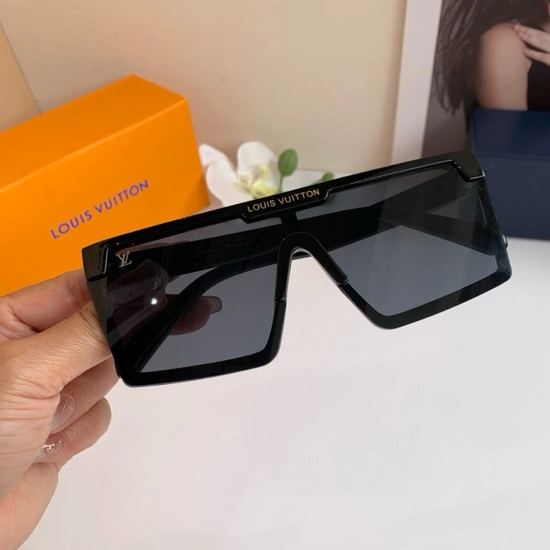 Functional Louis Vuitton Sunglasses 280573