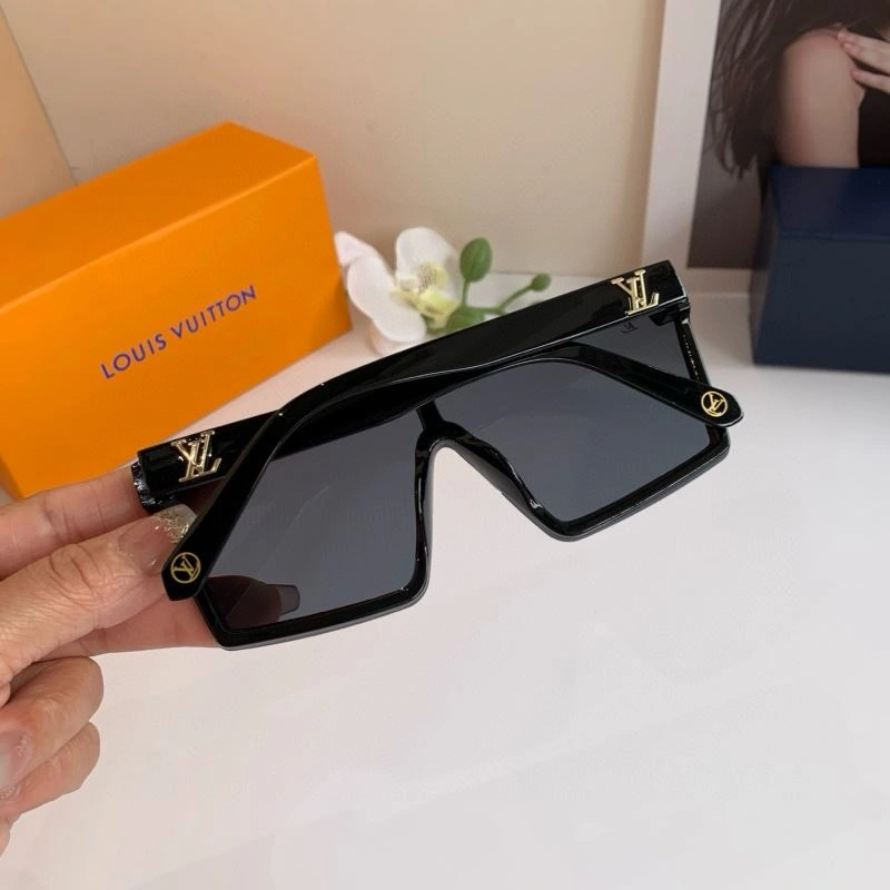 Functional Louis Vuitton Sunglasses 280573