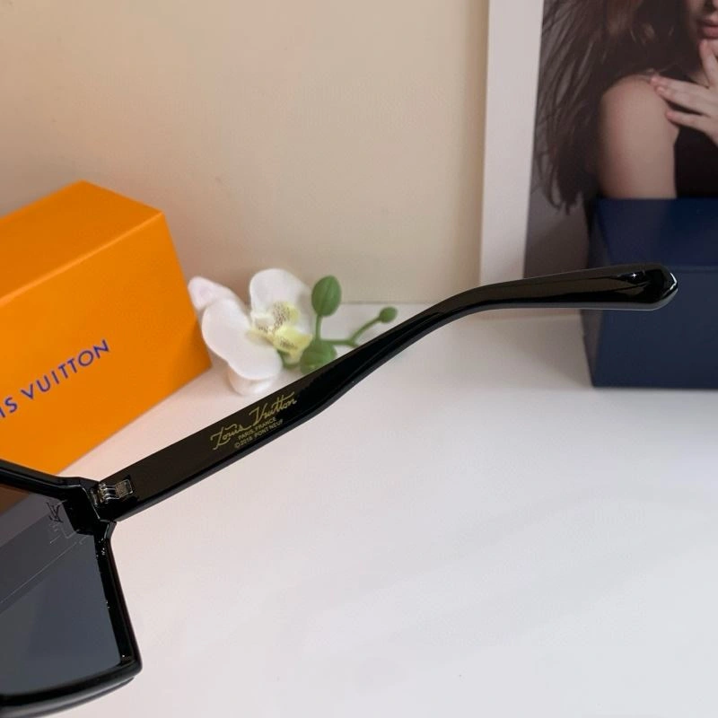 Functional Louis Vuitton Sunglasses 280573