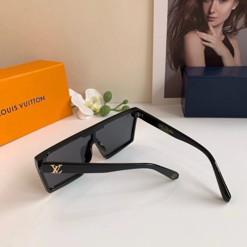 Functional Louis Vuitton Sunglasses 280573