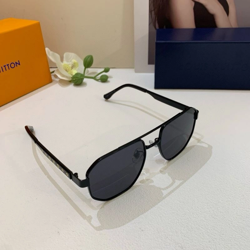 Refined Louis Vuitton Sunglasses 280583