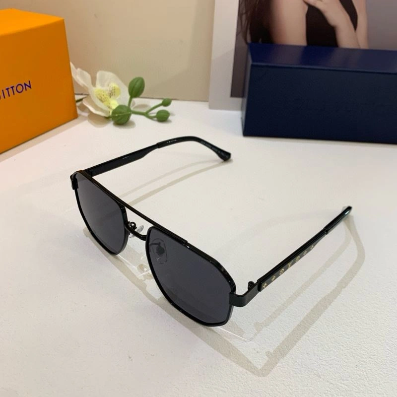 Refined Louis Vuitton Sunglasses 280583