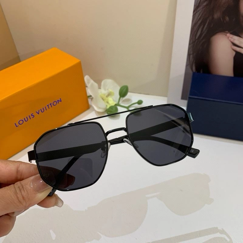 Refined Louis Vuitton Sunglasses 280583