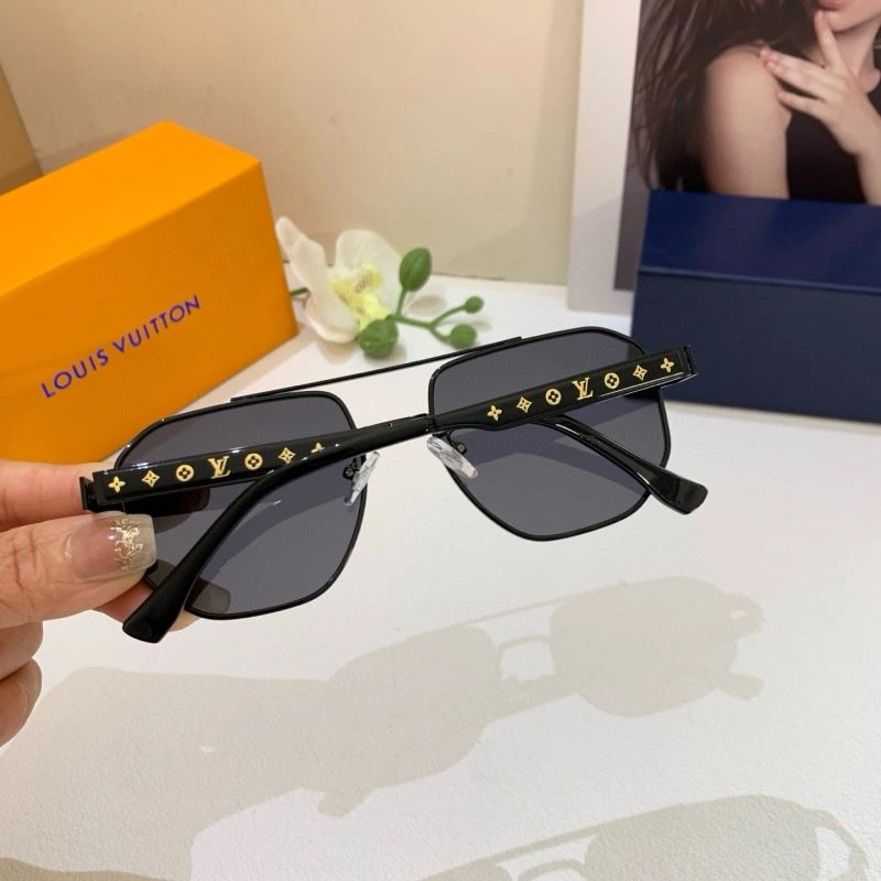 Refined Louis Vuitton Sunglasses 280583
