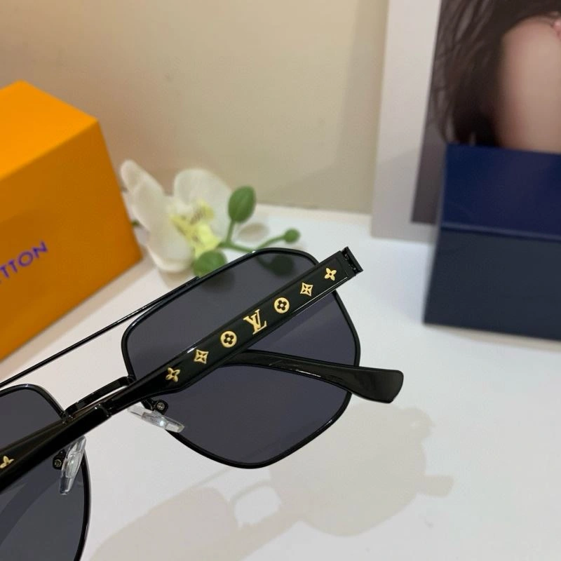Refined Louis Vuitton Sunglasses 280583