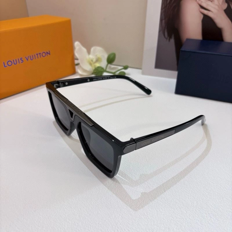 Sleek Louis Vuitton Sunglasses 280575