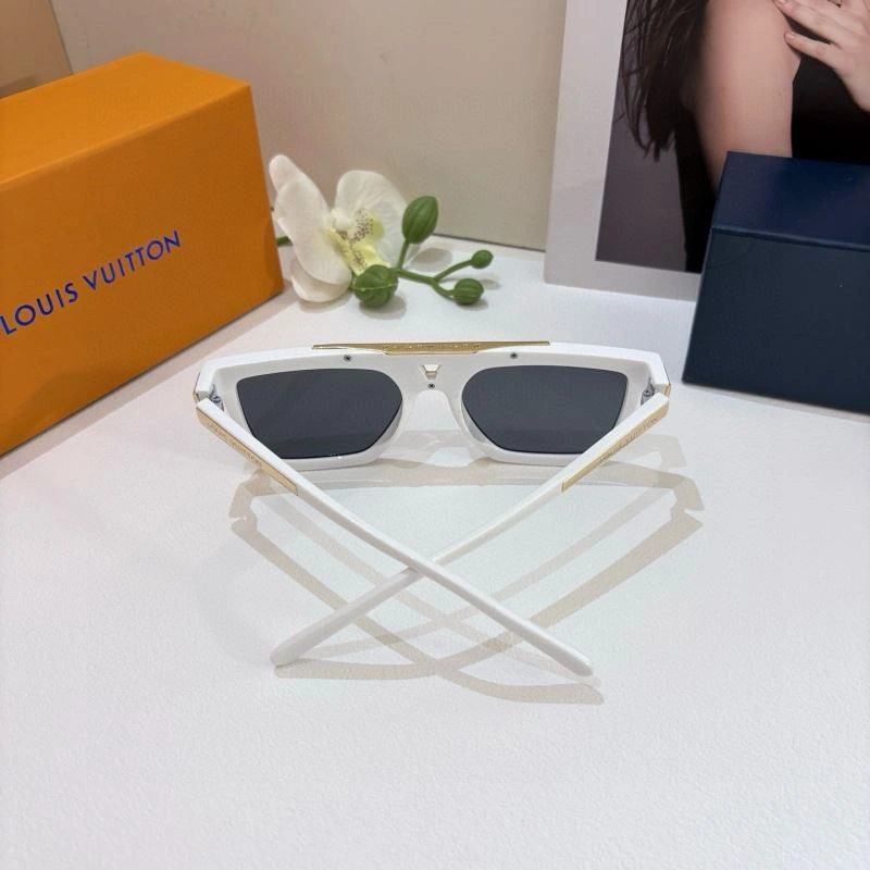 Louis Vuitton Sunglasses Bright 280577