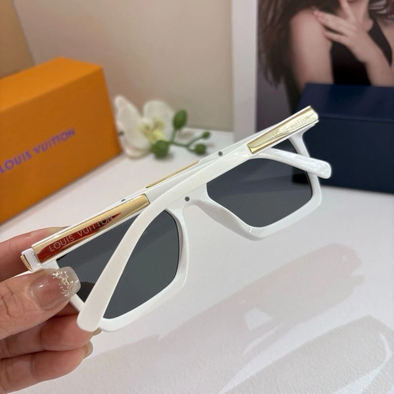 Louis Vuitton Sunglasses Bright 280577