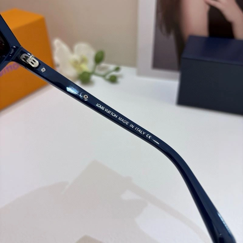 Louis Vuitton Sunglasses Bright 280566