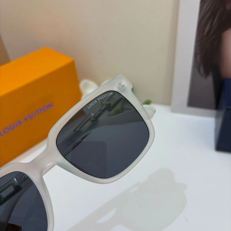 Modern Louis Vuitton Sunglasses 280543