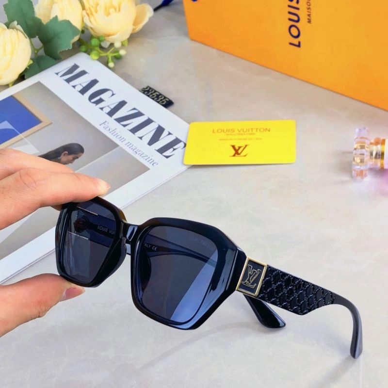 DailyWear Louis Vuitton Sunglasses 280540