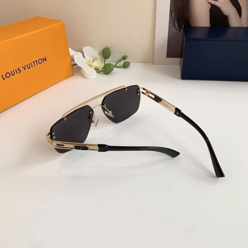 Resilient Louis Vuitton Sunglasses 280532