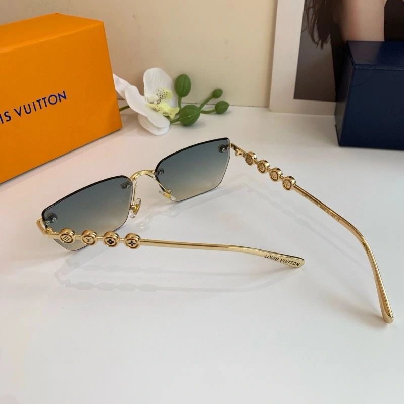 Louis Vuitton Sunglasses Elegant 280530