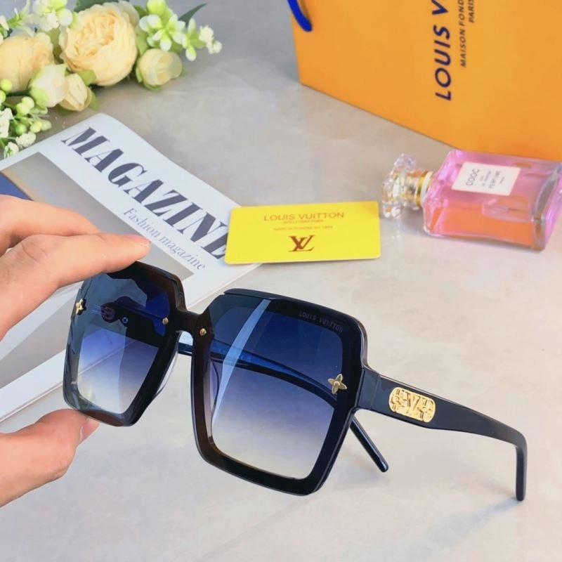 Louis Vuitton Sunglasses Chic 280528