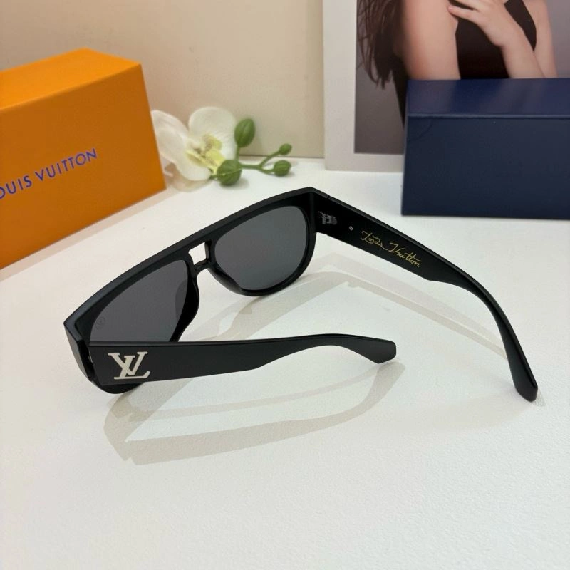 Louis Vuitton Sunglasses Durable 280507