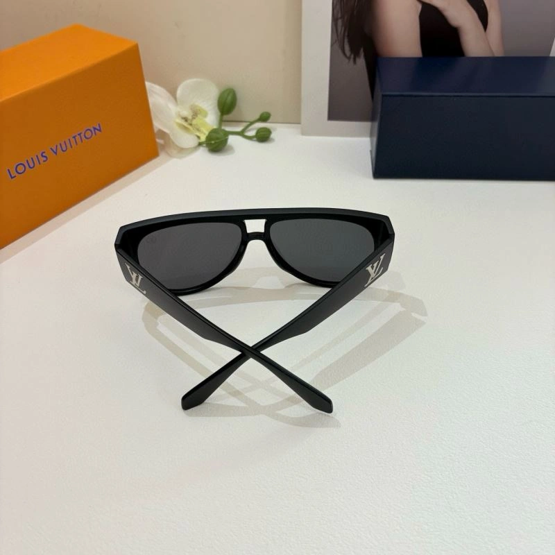 Louis Vuitton Sunglasses Durable 280507