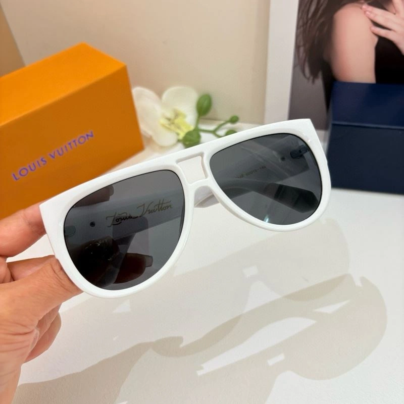 Louis Vuitton Sunglasses Trendsetting 280505