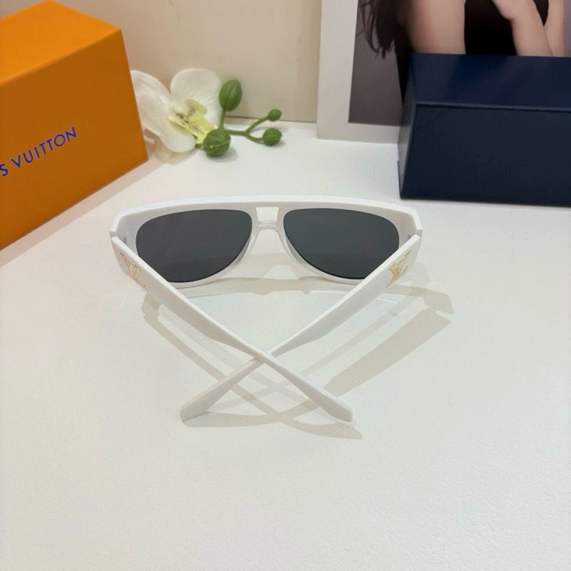 Louis Vuitton Sunglasses Trendsetting 280505