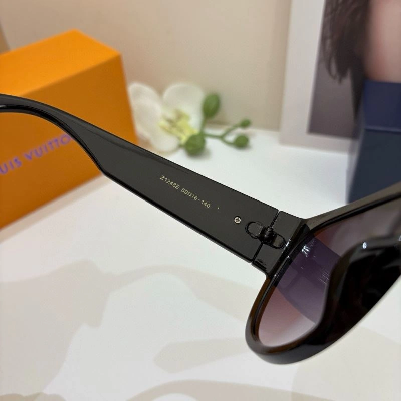 Breathable Louis Vuitton Sunglasses 280506
