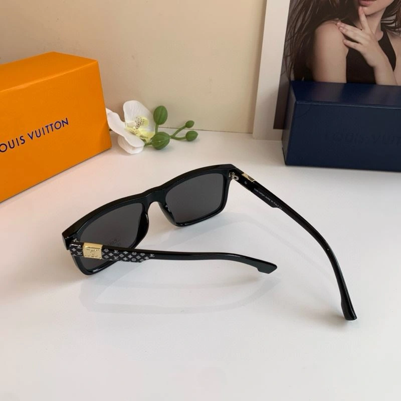 Louis Vuitton Sunglasses Contemporary 280502