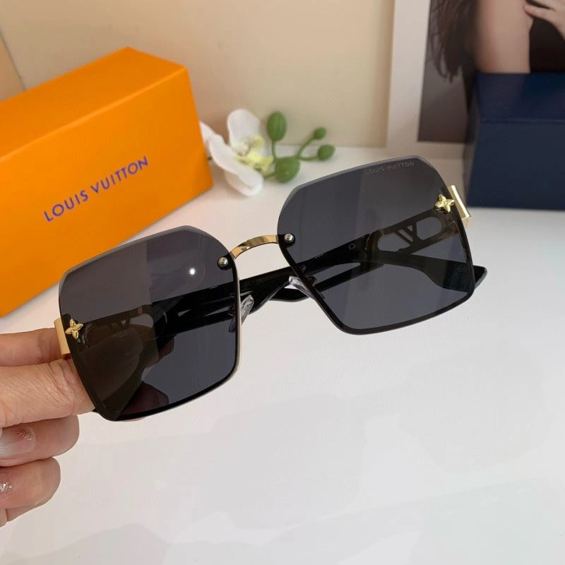 Louis Vuitton Sunglasses Elegant 280489