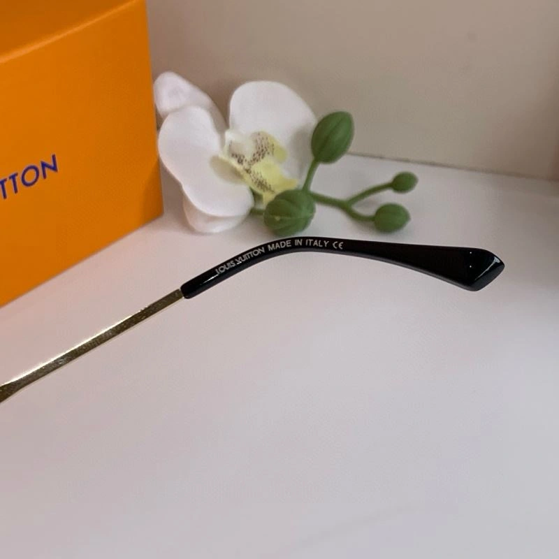 Chic Louis Vuitton Sunglasses 280479