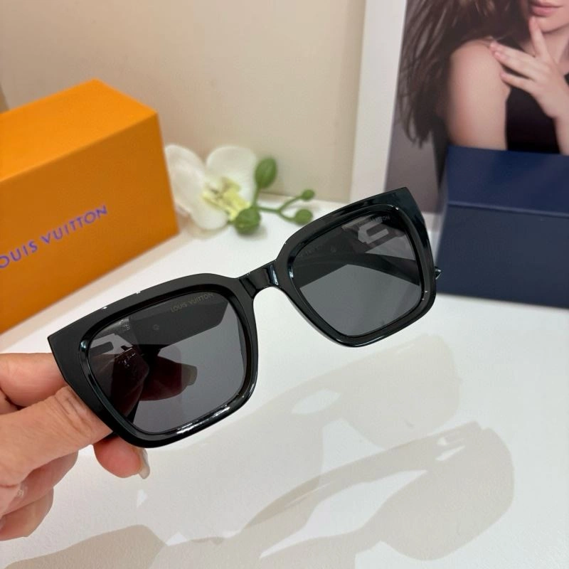 Chic Louis Vuitton Sunglasses 280488
