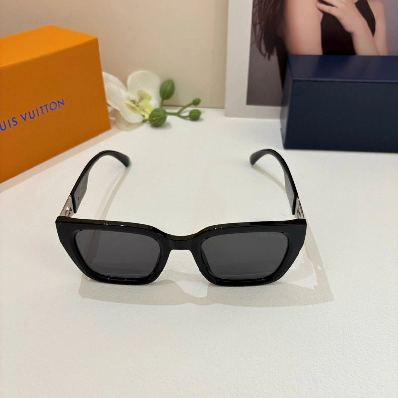 Chic Louis Vuitton Sunglasses 280488