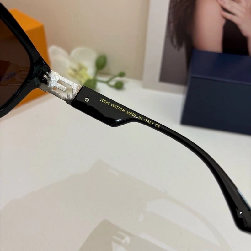 Chic Louis Vuitton Sunglasses 280488