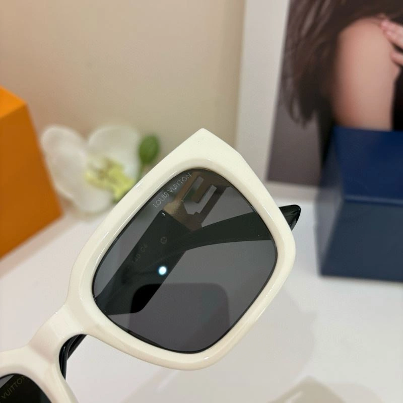 Louis Vuitton Sunglasses Modern 280478