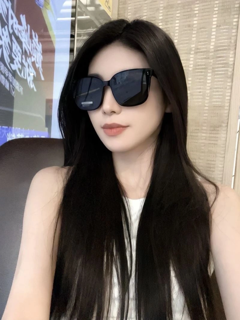 Louis Vuitton Sunglasses Youthful 280472