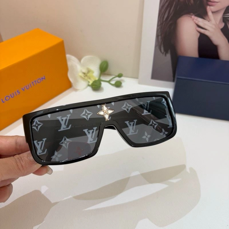 MoistureWicking Louis Vuitton Sunglasses 280452