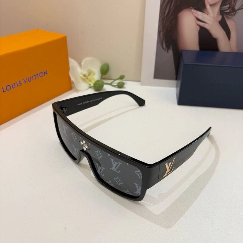 MoistureWicking Louis Vuitton Sunglasses 280452