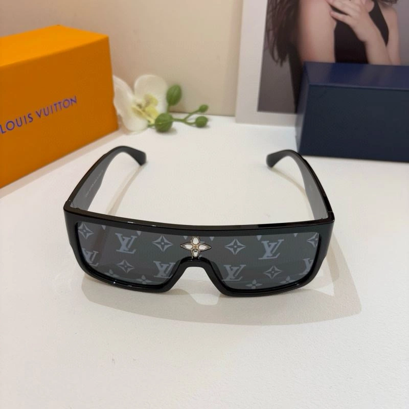 MoistureWicking Louis Vuitton Sunglasses 280452
