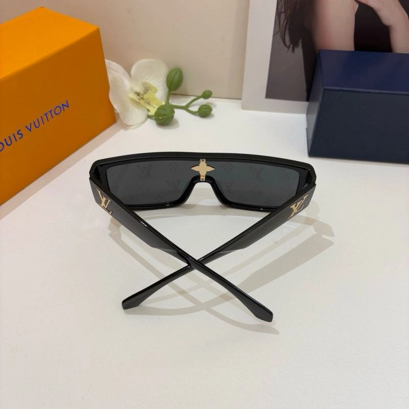 MoistureWicking Louis Vuitton Sunglasses 280452